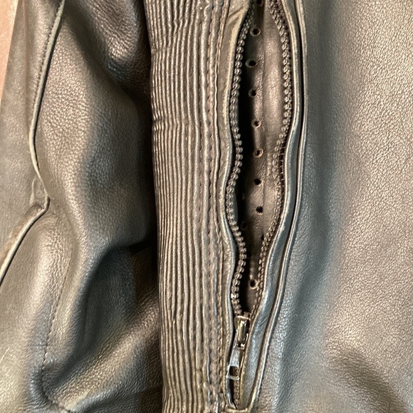 Vintage First Gear Hein Gericke Leather motorcycle jacket with forearm armor - Picture 11 of 16